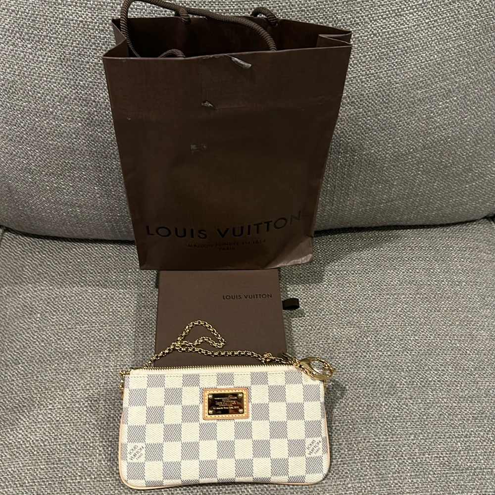 Louis Vuitton Damier Pochette Mills Dam AZ MM Wrislet